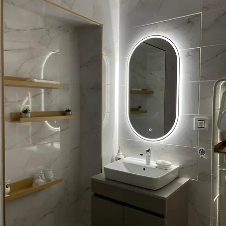 Face 4 Center Apartman *